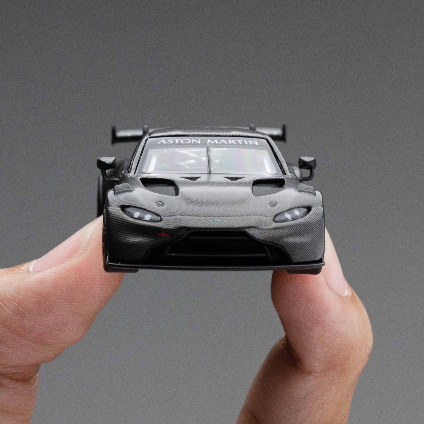 Pop Race 1:64 ASTON MARTIN VANTAGE GT3 CARBON EDITION