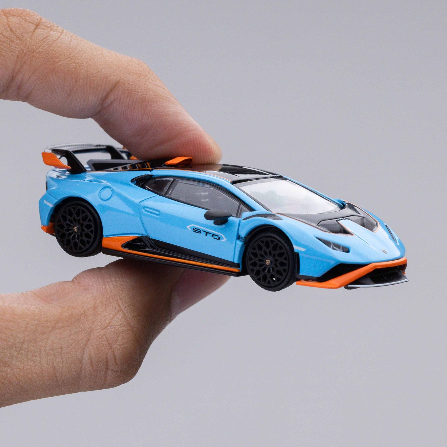 1/64 LAMBORGHINI HURACÁN STO BLU LAUFEY/ARANCIO XANTO
