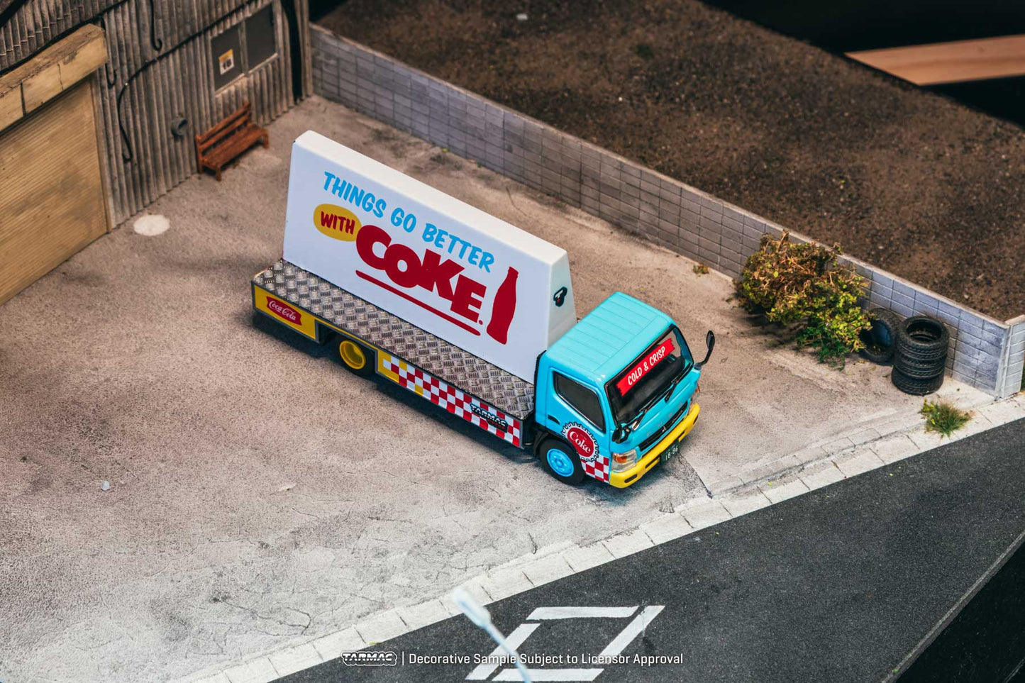 TARMAC WORK 1/64 MITSUBISHI FUSO CANTER - ADVERTISEMENT TRUCK COCA- COLA