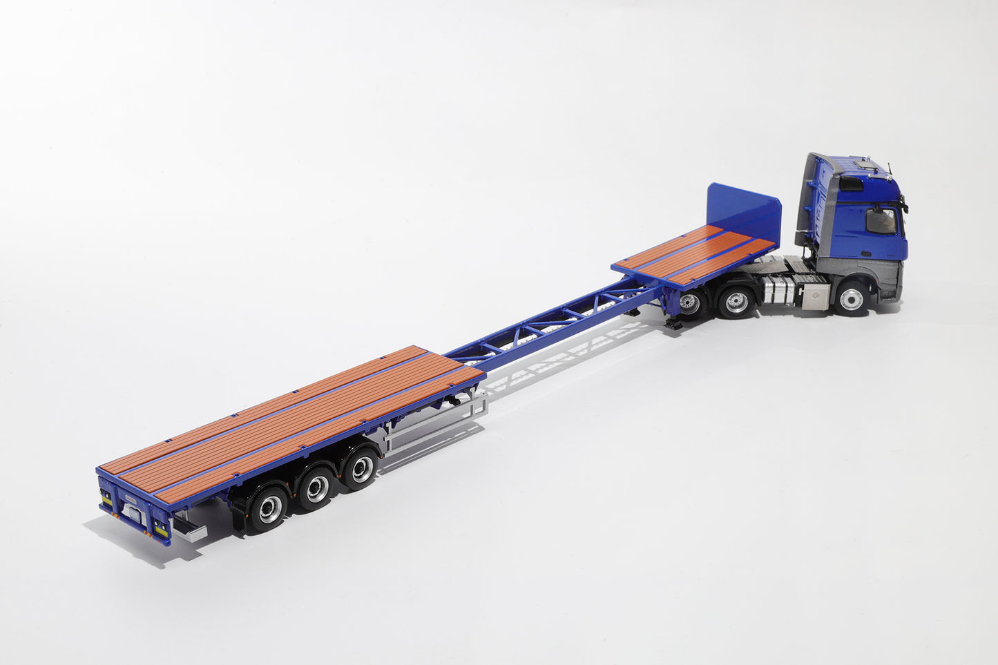 1:64 Mercedes-Benz Actros 6x2 & Scalable Trailer