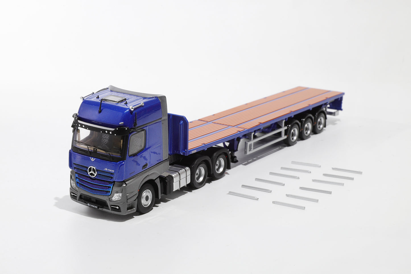 1:64 Mercedes-Benz Actros 6x2 & Scalable Trailer