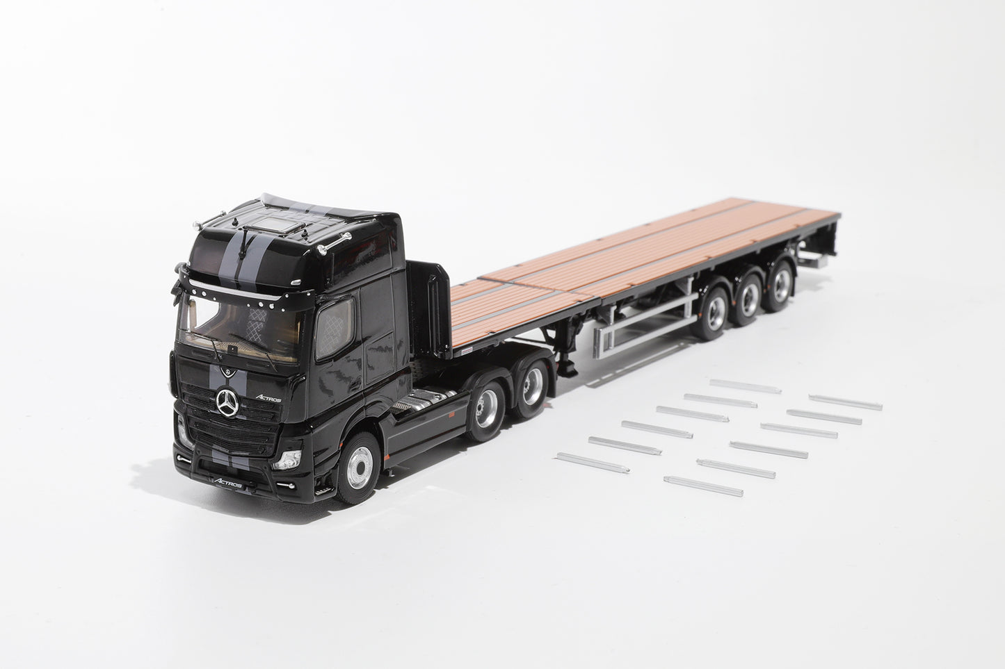 1:64 Mercedes-Benz Actros 6x2 & Scalable Trailer