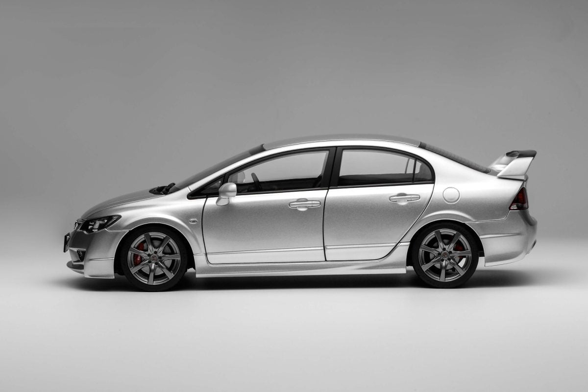 1/18 HONDA CIVIC TYPE R (FD2) 2007 LATE VERSION SUPER PLATINUM METALLIC SILVER – MOTORHELIX - PRE ORDER