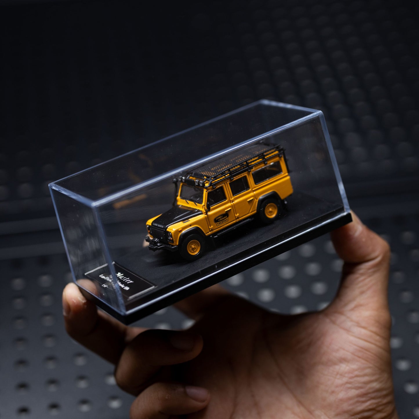 MASTER MODEL 1:64 LAND ROVER DEFENDER 110