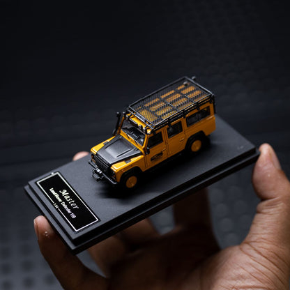 MASTER MODEL 1:64 LAND ROVER DEFENDER 110