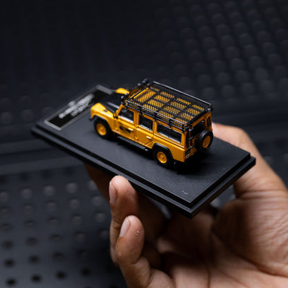 MASTER MODEL 1:64 LAND ROVER DEFENDER 110
