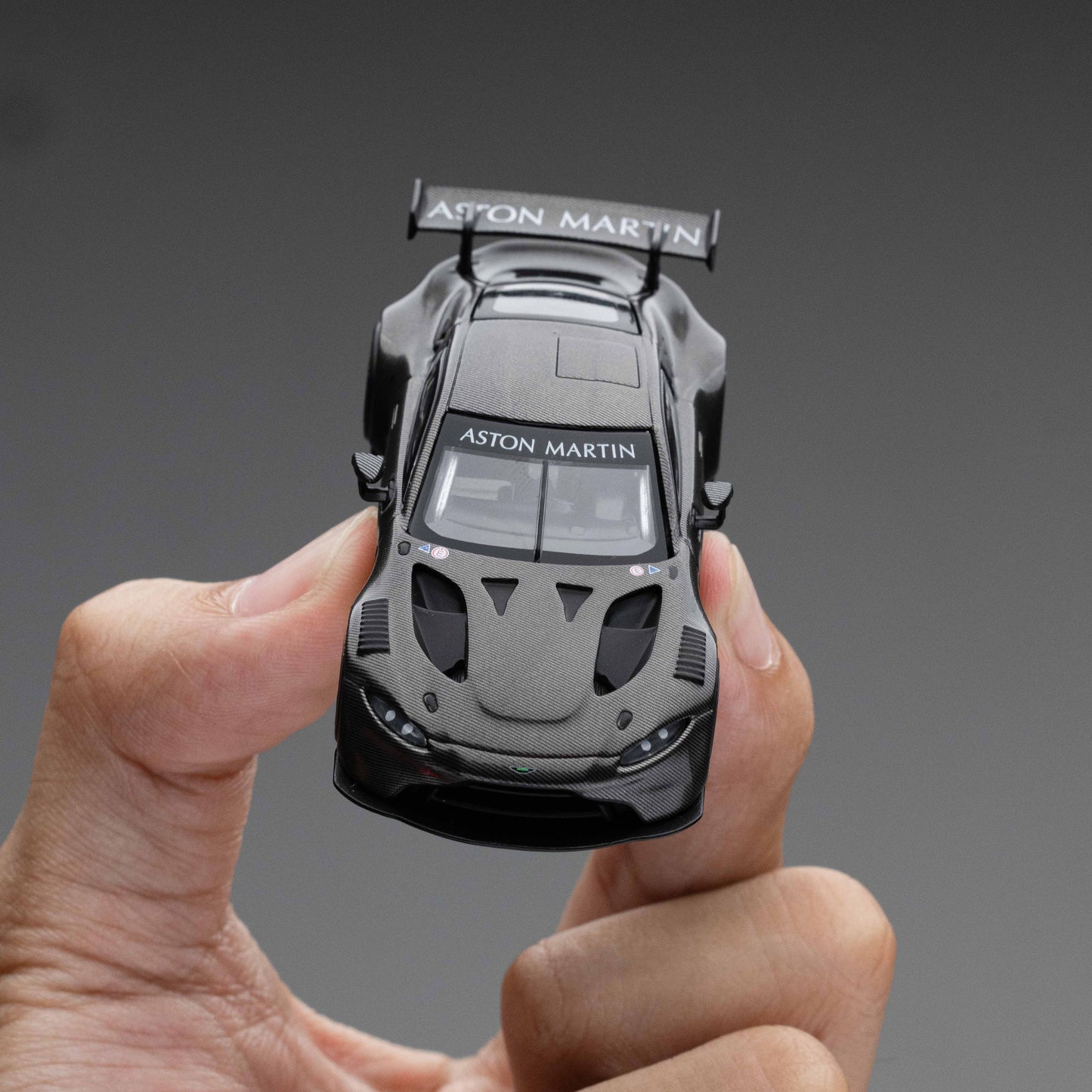 Pop Race 1:64 ASTON MARTIN VANTAGE GT3 CARBON EDITION