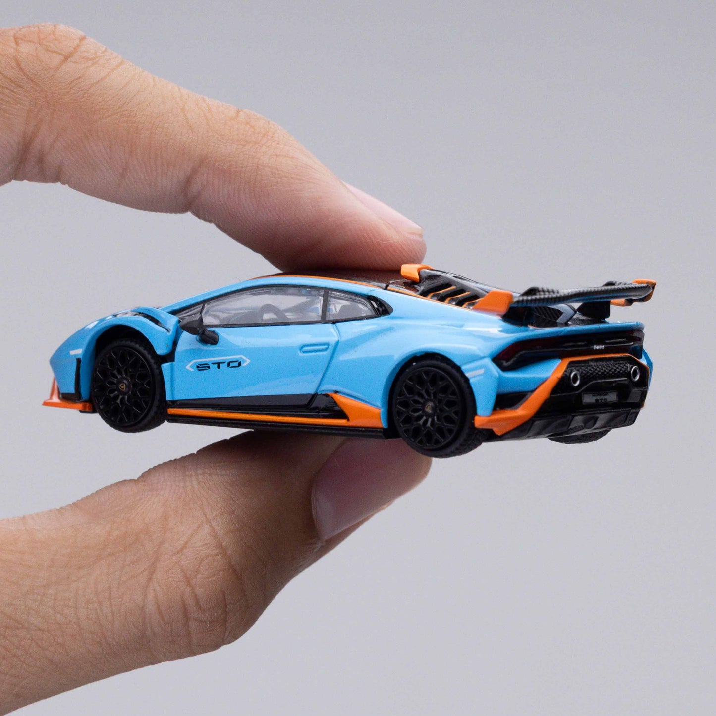 1/64 LAMBORGHINI HURACÁN STO BLU LAUFEY/ARANCIO XANTO