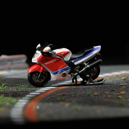 MOREART1:64 HONDA CBR1100XX RED AND WHITE STRETCH MOTORCYCLE DOLL SET RESIN MODEL