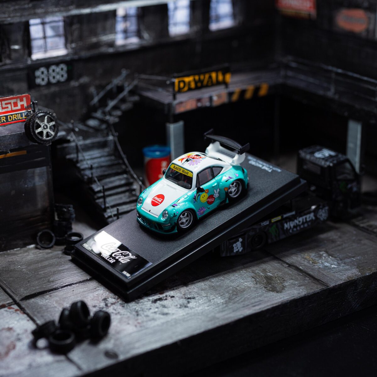 TIMEMICRO 1:64 QRWB COCA-COLA