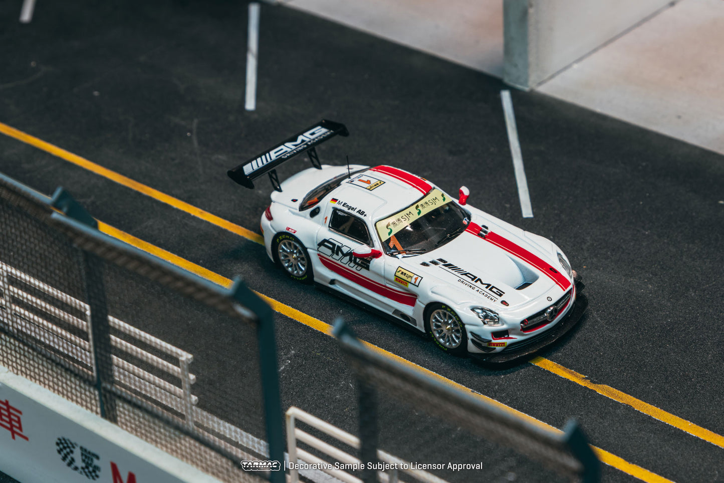 TARMAC WORK 1/64 MERCEDES-BENZ SLS AMG GT3 MACAU GT CUP - FIA GT WORLD CUP 2015 WINNER MARO ENGEL