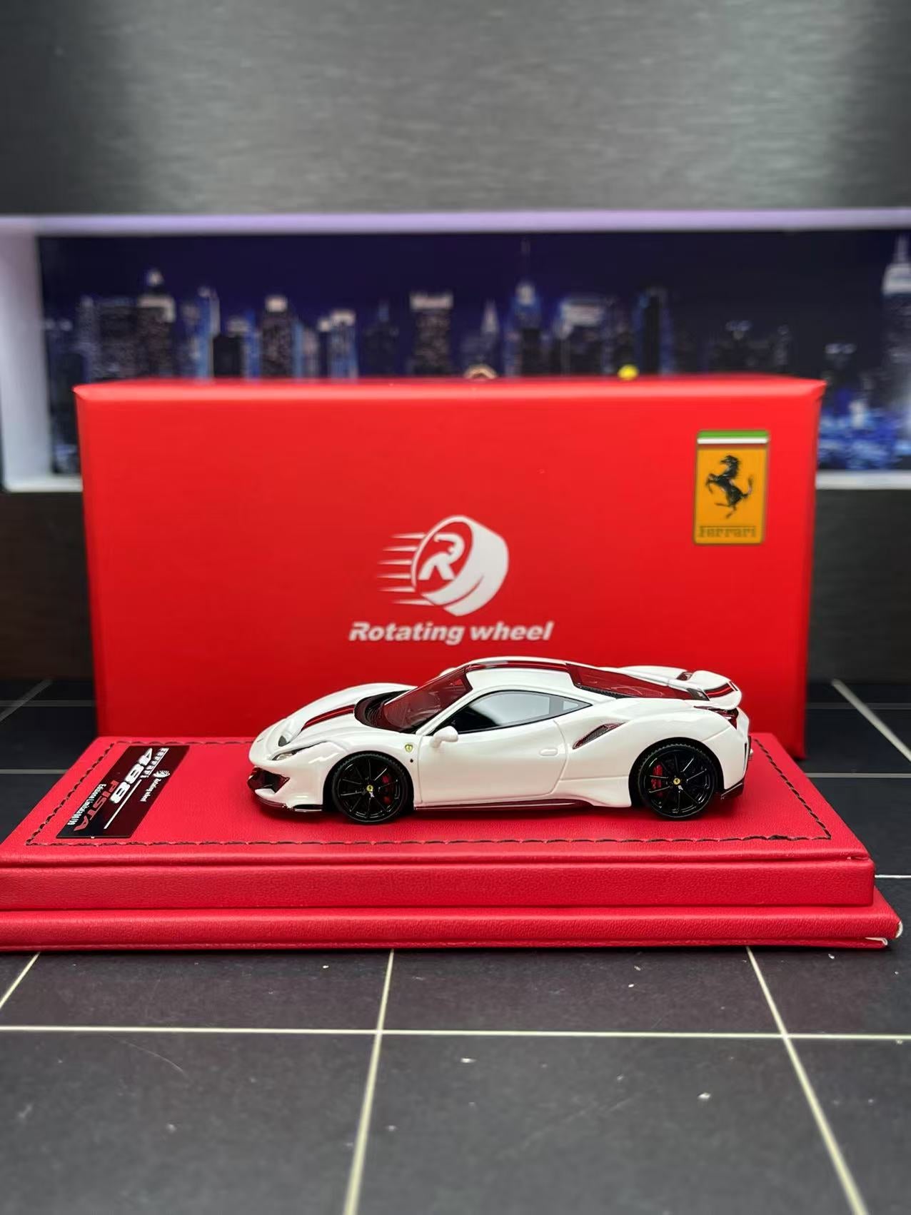 Rotating wheel 1:64 high-end resin collectible model Ferrari 488 Pista, limited edition of 99&nbsp;