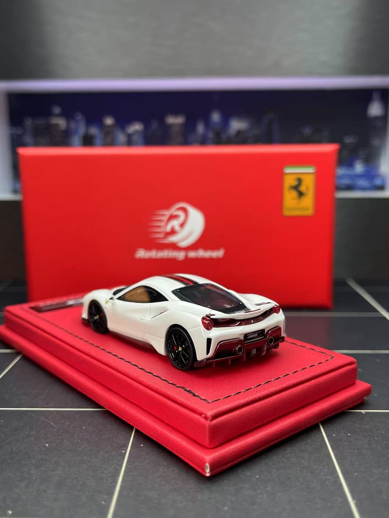 Rotating wheel 1:64 high-end resin collectible model Ferrari 488 Pista, limited edition of 99&nbsp;